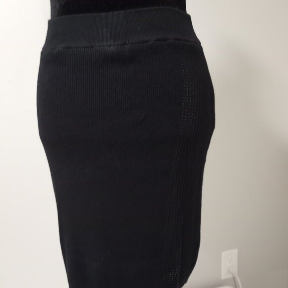 EXPRESS BLACK RAYON\POLYESTER LINED PENCIL SKIRT WOMEN SIZE L - Picture 1 of 7
